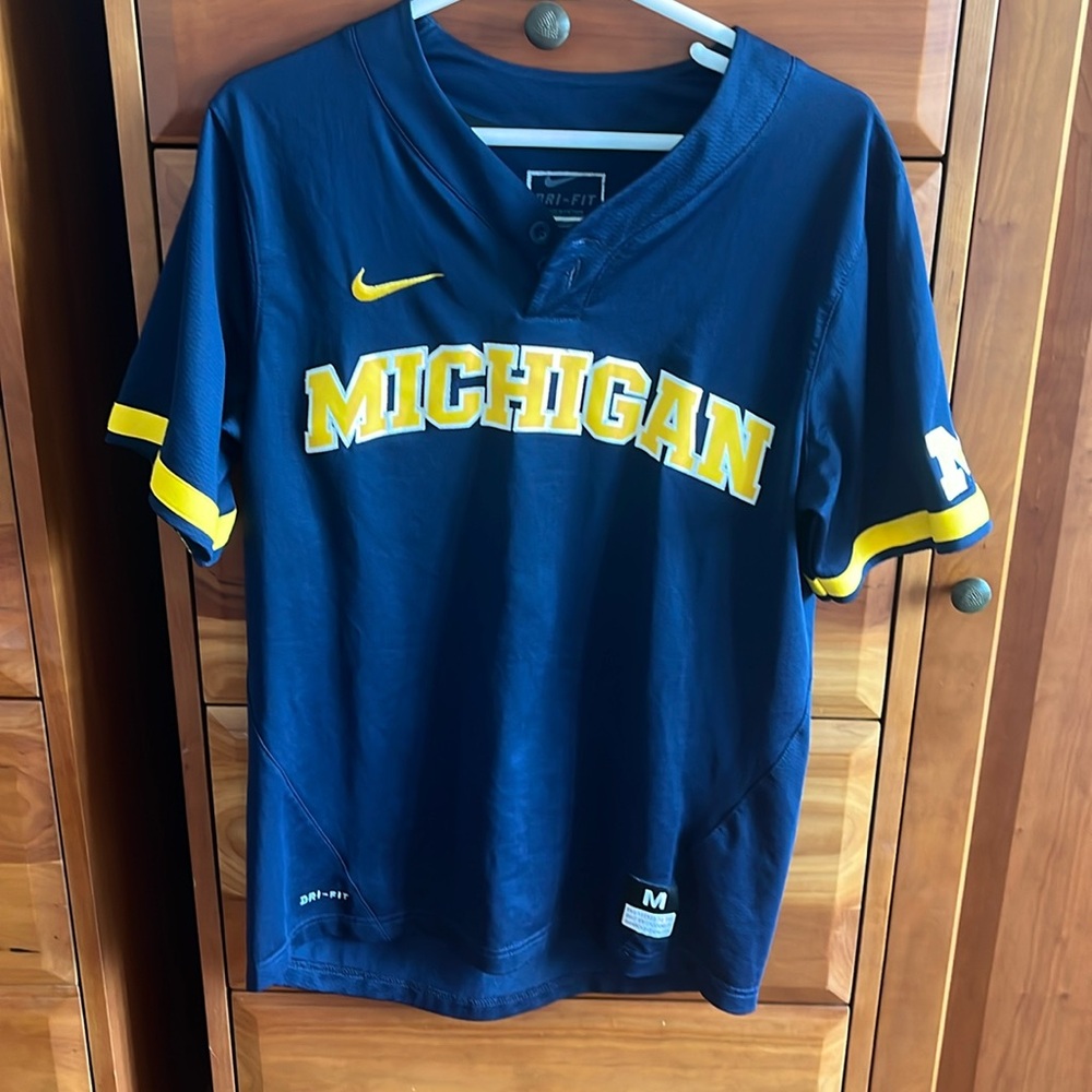 Michigan Wolverines Nike men’s two button Baseball Jersey size M